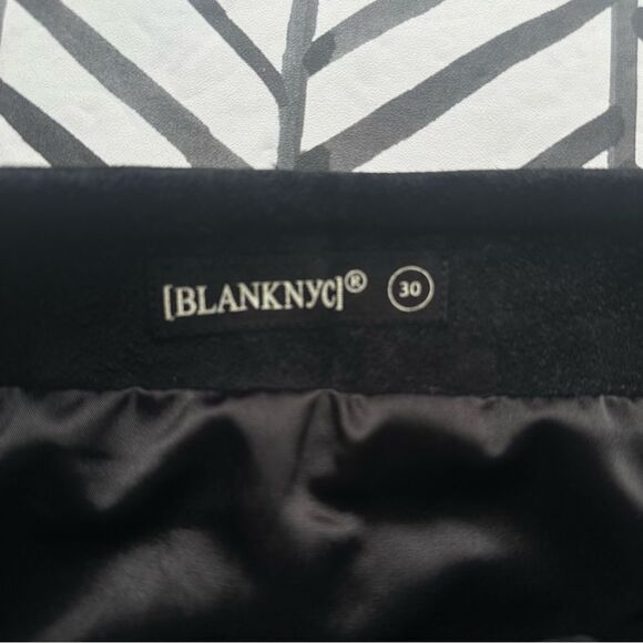 BlancNYC Size 30 Women's Suede Carbon Mini Skirt - Picture 4 of 4